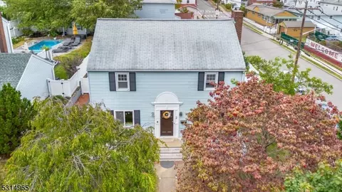 2 Fernwood Ct, Clifton, NJ 07011