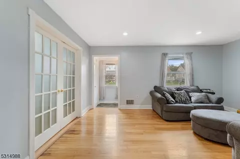 12 Coldevin Rd, Clark, NJ 07066 photo 7