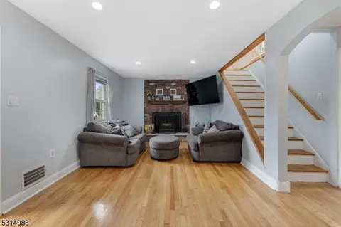 12 Coldevin Rd, Clark, NJ 07066 photo 5