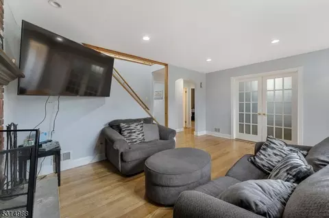 12 Coldevin Rd, Clark, NJ 07066 photo 6
