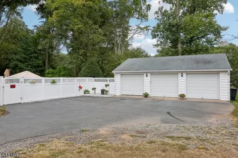 237 Forest Ave, Paramus, NJ 07652 photo 28