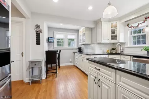237 Forest Ave, Paramus, NJ 07652 photo 9