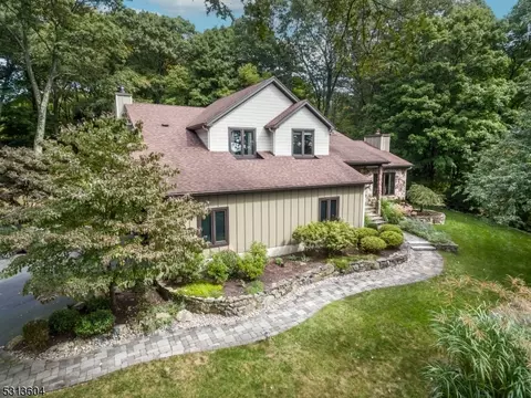 41 Highlands Dr, Kinnelon, NJ 07405
