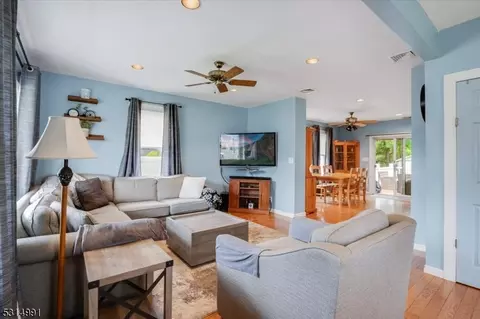 25 Burnside Pl, Haskell, NJ 07420 photo 5