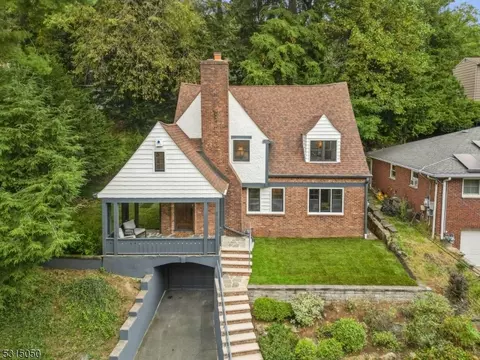 9 Collamore Ter, West Orange, NJ 07052