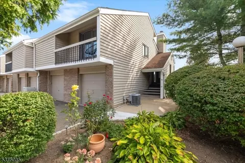 58 Overlook Dr, Clinton, NJ 08809