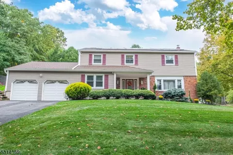 42 Glacier Dr, Morris Plains, NJ 07950