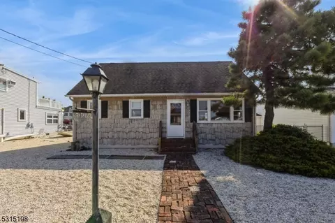121 Montclair Rd, Barnegat Twp, NJ 08005