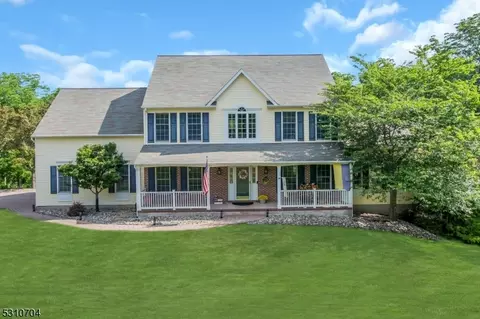 9 Knoll Ct, Flemington, NJ 08822