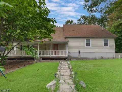 405 Ames Rd, Vernon Twp, NJ 07422