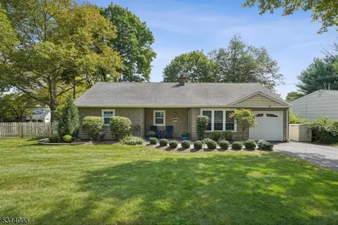 8 Spier Dr, Livingston, NJ 07039