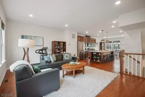 3 Haralson Ct, Livingston, NJ 07039