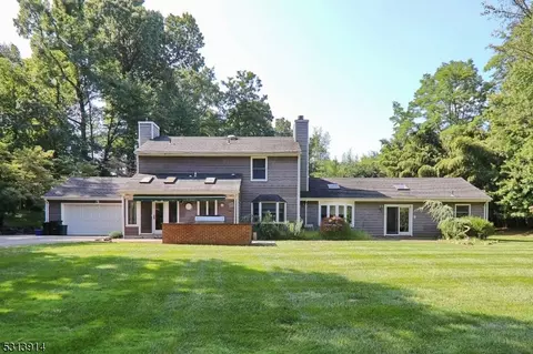 35 Ravenswood Ln, Scotch Plains, NJ 07076