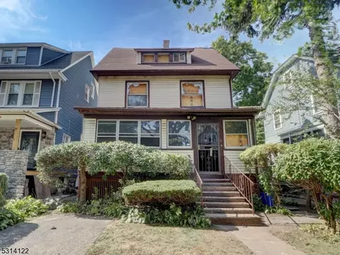31 Emerson St, East Orange, NJ 07018