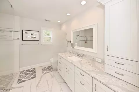8003 Brittany Dr, Wayne, NJ 07470 photo 14