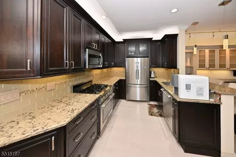 8003 Brittany Dr, Wayne, NJ 07470 photo 4