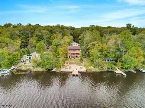 221 E Shore Lake Owassa Rd, Newton, NJ 07860