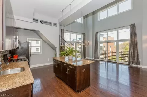 110 Broad St #401, Newark, NJ 07104