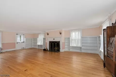 8 Orchard Rd, Middlesex, NJ 08846 photo 2