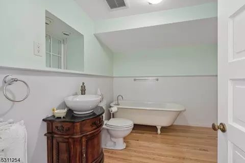 8 Orchard Rd, Middlesex, NJ 08846 photo 19
