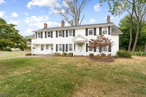 8 Orchard Rd, Middlesex, NJ 08846