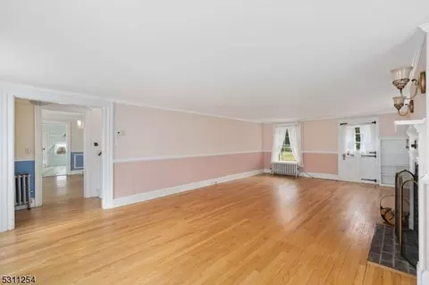 8 Orchard Rd, Middlesex, NJ 08846 photo 3