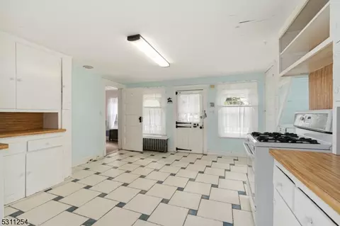 8 Orchard Rd, Middlesex, NJ 08846 photo 11