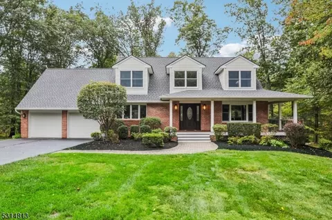 105 Oakdale Rd, Chester, NJ 07930