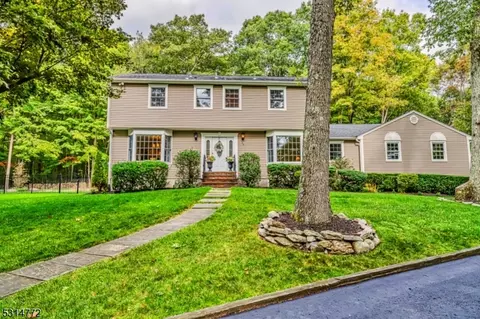 26 Land Of Oaks Dr, Oak Ridge, NJ 07438