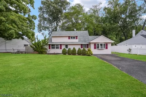 42 Southwood Dr, Old Bridge, NJ 08857