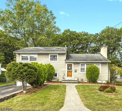 17 Taylor St, Dover, NJ 07801