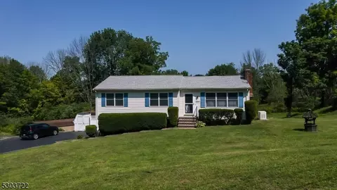 307 Longview Acres Ct, Newton, NJ 07860
