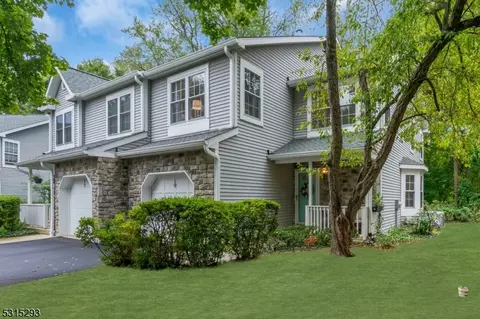10 Stonerise Dr, Lawrence Township, NJ 08648