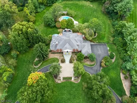 9 Welsh Ln, Harding Twp, NJ 07976