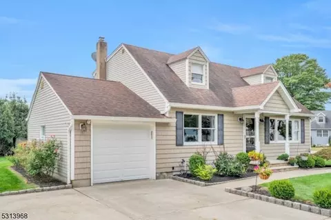 84 Winifred Dr, Totowa, NJ 07512