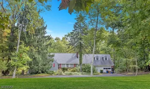 28 King George Rd, Warren, NJ 07059