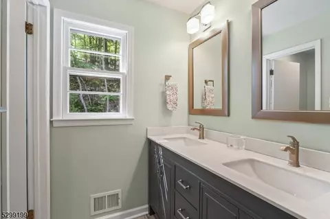 Bath - 39 Springhill Rd, Randolph, NJ 07869 photo 3 of 4
