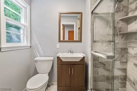 Bath - 39 Springhill Rd, Randolph, NJ 07869 photo 2 of 4