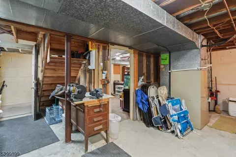 Entry Way - 39 Springhill Rd, Randolph, NJ 07869 photo 3 of 5