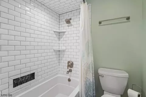 Bath - 39 Springhill Rd, Randolph, NJ 07869 photo 4 of 4