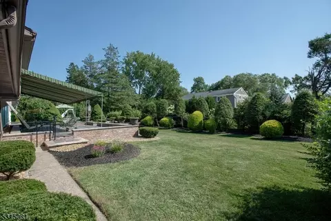 31 Augusta Dr, Wayne, NJ 07470 photo 4