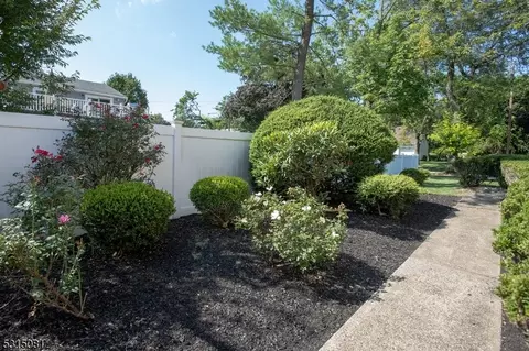 31 Augusta Dr, Wayne, NJ 07470 photo 3