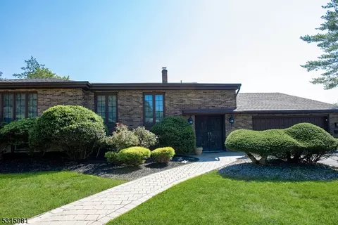 31 Augusta Dr, Wayne, NJ 07470 photo 2