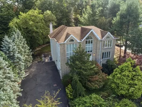11 Harrison Rd, Kinnelon, NJ 07405
