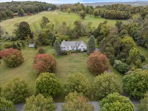6 Hunters Rd, Glen Gardner, NJ 08826
