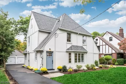 44 Pomander Walk, Ridgewood, NJ 07450