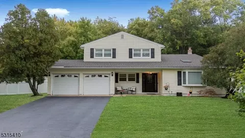 1 Alexander Rd, East Brunswick, NJ 08816
