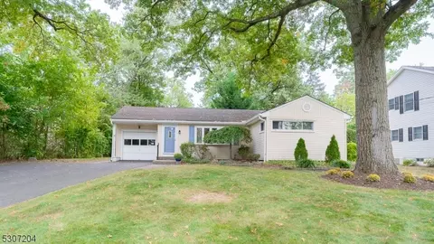 10 Smithfield Rd, Hanover, NJ 07981