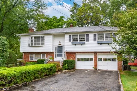 13 Ramkay Dr, Fairfield, NJ 07004 50 Photos - Movoto