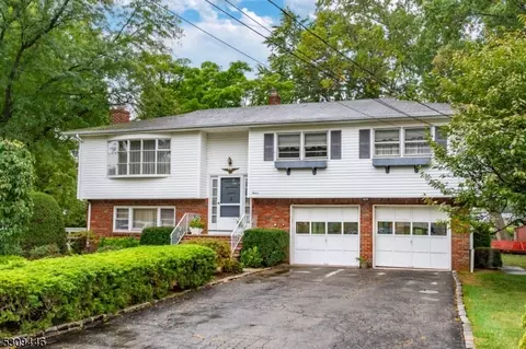 12 Barbara Dr, Fairfield, NJ 07004